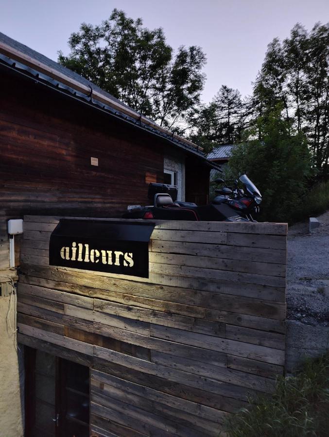 Chalet Ailleurs Appartement A Molines En Queyras Exteriör bild